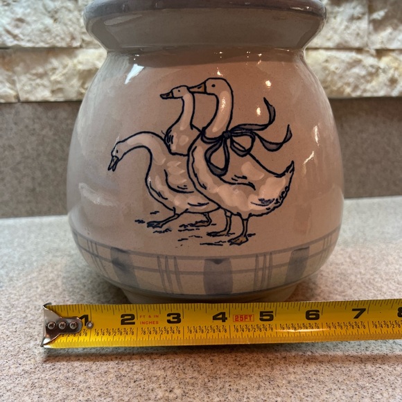 Gaggle of Geese LRG Pot Belly Canister and DUCK HEAD lid by LOUISVILLE stoneware - Picture 3 of 16